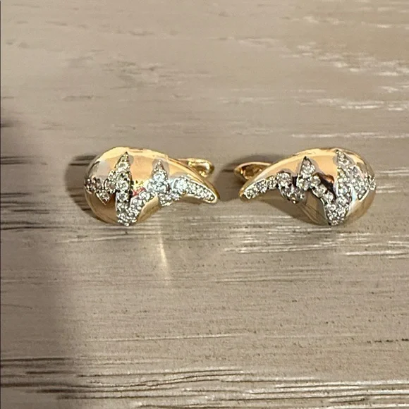 Elegant Gold and Silver Tear Drop Women's Earrings - Picture 2 of 5